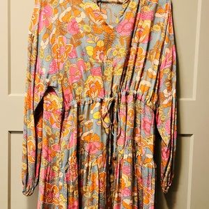 Colorful dress! Size small. Brand: entro!
